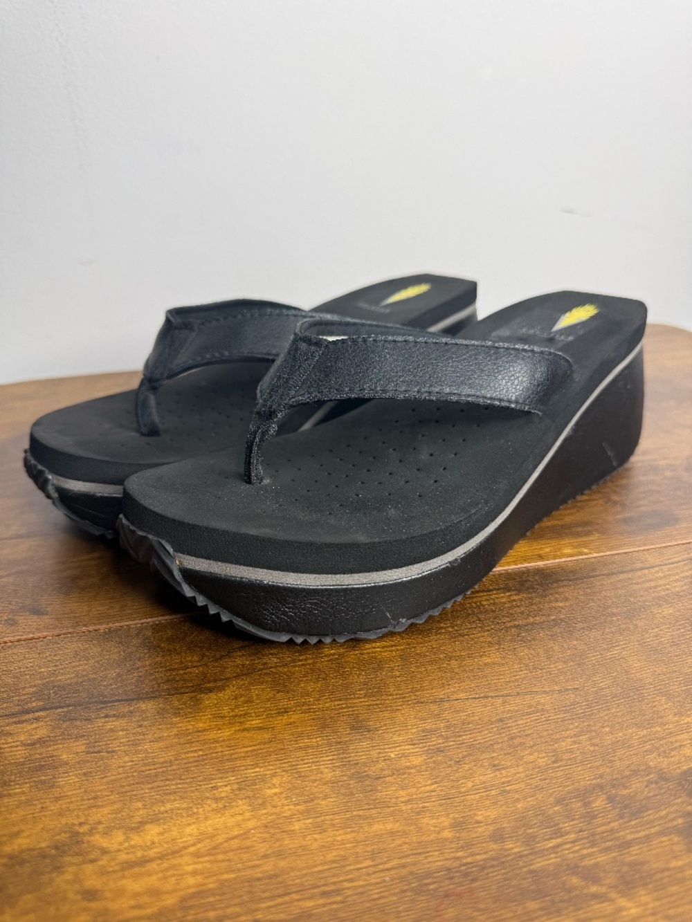 Volatile Women's Frappachino wedge flip-flops (Size 9)